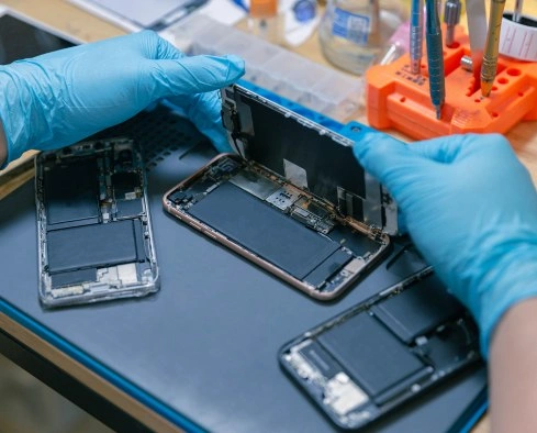 Professional Technicians for iPhone Repair